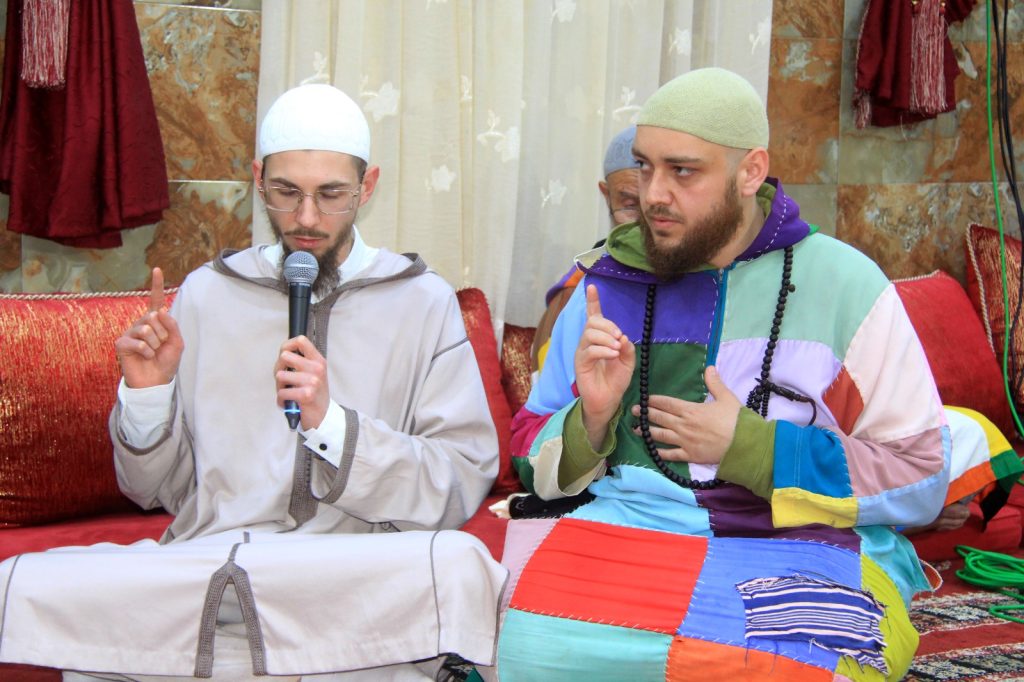 Un ciudadano polaco anuncia su conversión al islam en la zawiya Karkariya