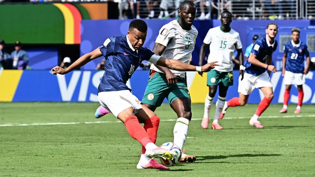 Mbappé hace historia y guía a Francia a una victoria sólida ante Senegal