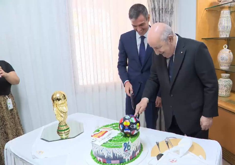 La celebración oficial de España en Argelia desata un amplio debate en las redes sociales