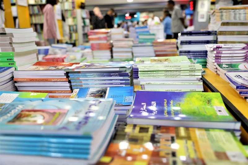 Marruecos prohíbe a los colegios privados vender libros escolares